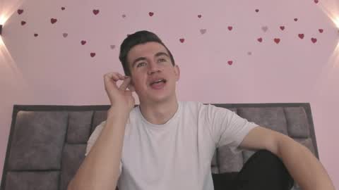 mikael online show from April 22, 2026, 4:48 am