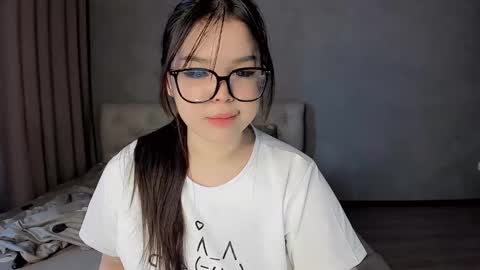 mikasssu online show from February 6, 2025, 7:02 am