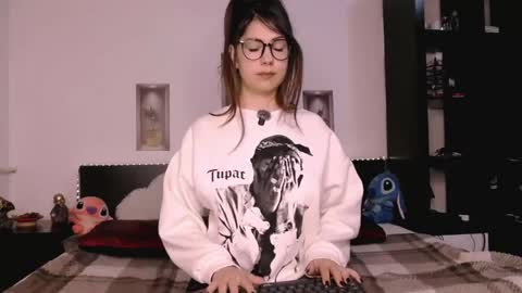 mikaylaraven online show from April 14, 2026, 4:29 am