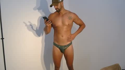 Snapshot of mike4fun99 chatting on May 19, 2026, 3:02 am mike online show from May 19, 2026, 3:02 am