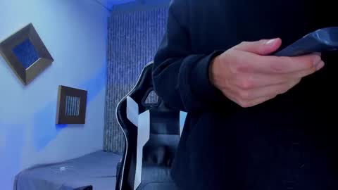 Mike 0233 online show from December 2, 2025, 4:18 am