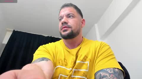Snapshot of mikebigboy31 chatting on May 5, 2026, 4:09 am Mike online show from May 5, 2026, 4:09 am