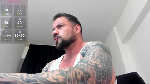 Snapshot of mikebigboy31 chatting on May 18, 2026, 2:40 am Mike online show from May 18, 2026, 2:40 am