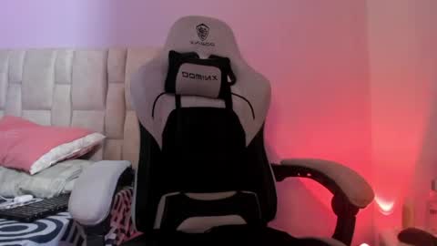 mikebradley15 online show from April 22, 2026, 3:35 pm