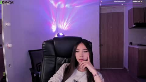 Snapshot of mikeyvioleta chatting on June 3, 2026, 9:34 am VIOLETAMIKE online show from June 3, 2026, 9:34 am