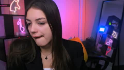 miki_ti online show from December 2, 2025, 12:10 pm