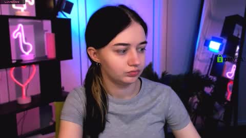 Snapshot of miki_ti chatting on December 16, 2025, 5:45 am miki_ti online show from December 16, 2025, 5:45 am