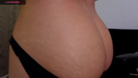 Snapshot of mikke_love chatting on May 2, 2026, 3:06 pm MIKKE online show from May 2, 2026, 3:06 pm
