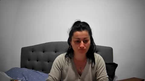 Mikyloveu online show from February 12, 2025, 7:02 pm