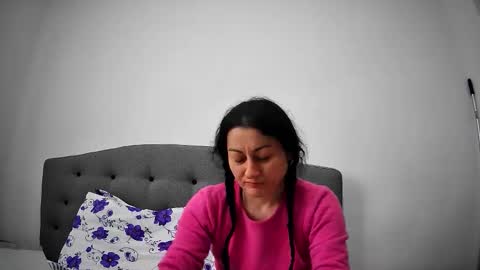 Mikyloveu online show from April 21, 2026, 7:58 am