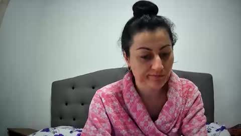 Mikyloveu online show from April 28, 2026, 4:34 pm