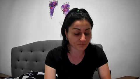 Mikyloveu online show from June 18, 2026, 4:22 pm