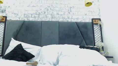 mila_adamss online show from January 9, 2025, 2:40 pm