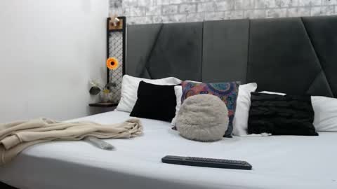 mila_adamss online show from December 19, 2025, 10:33 am