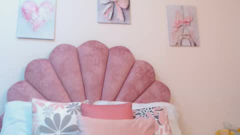 mila_adamss online show from May 24, 2026, 10:31 am