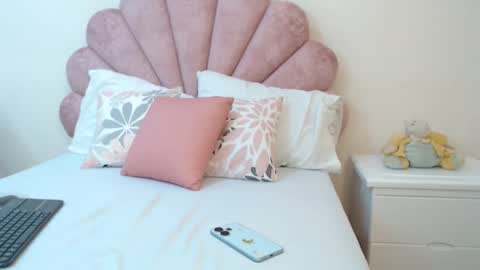 mila_adamss online show from June 5, 2026, 10:54 am