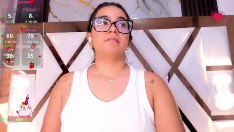 Camila online show from April 22, 2026, 7:04 pm