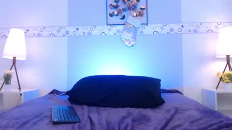 Mila  online show from December 19, 2024, 11:46 pm