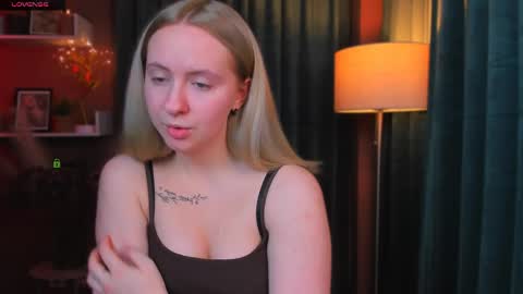 mila_glow online show from April 16, 2026, 6:52 pm