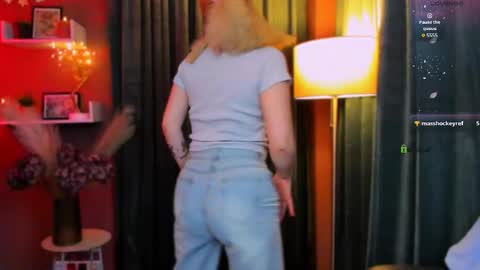 mila_glow online show from April 20, 2026, 7:04 pm