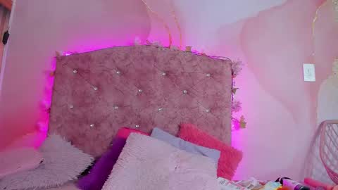 mila_grace_ online show from October 20, 2025, 6:41 pm