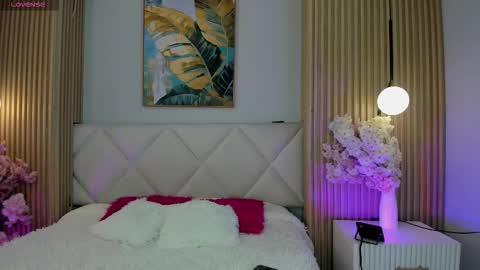 mila_hank online show from March 25, 2026, 12:11 pm