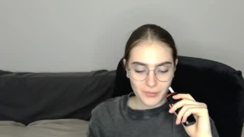 mila_keyy online show from April 21, 2026, 9:50 pm
