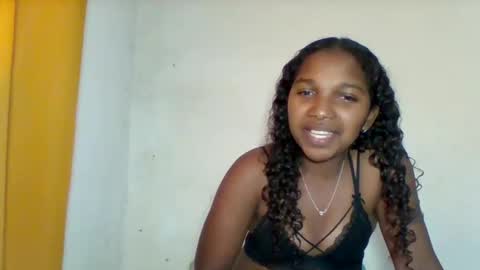 mila_lunah online show from April 23, 2026, 12:29 pm