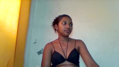 Snapshot of mila_lunah chatting on May 10, 2026, 5:01 am mila_lunah online show from May 10, 2026, 5:01 am