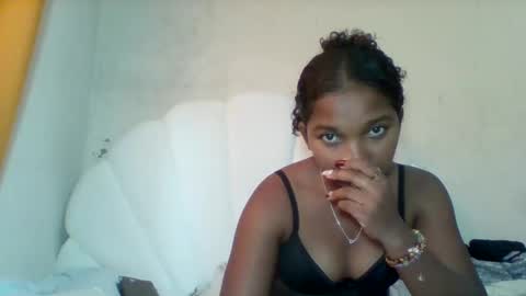 Snapshot of mila_lunah chatting on May 17, 2026, 6:11 am mila_lunah online show from May 17, 2026, 6:11 am