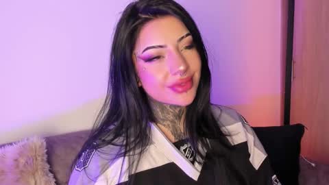 Snapshot of mila_monty__ chatting on January 15, 2026, 6:18 am online show from January 15, 2026, 6:18 am