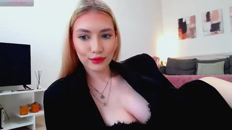 mila nowak online show from May 7, 2026, 9:25 am