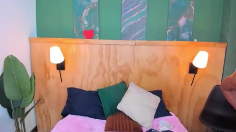 Mila and samy online show from October 18, 2025, 11:55 am