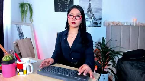 Snapshot of mila_shay chatting on May 6, 2026, 11:59 am Mila online show from May 6, 2026, 11:59 am