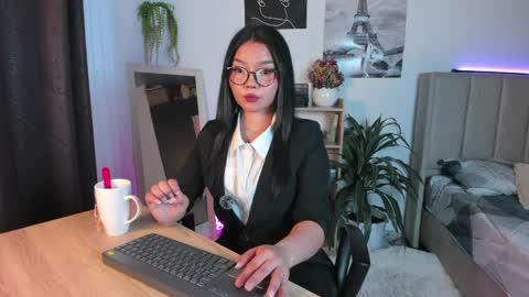 Snapshot of mila_shay chatting on May 19, 2026, 10:54 am Mila online show from May 19, 2026, 10:54 am