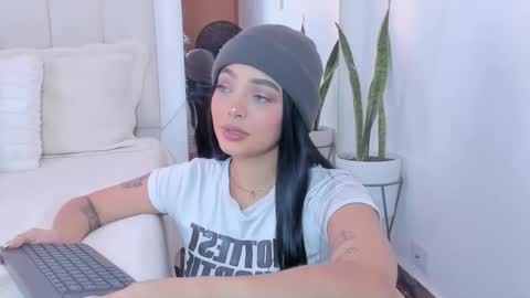 mila_stark333 online show from April 14, 2026, 4:40 am