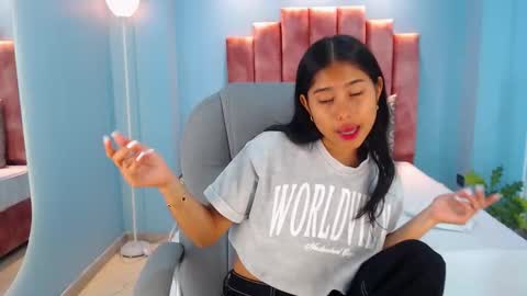 milaa_star online show from November 12, 2025, 3:51 am