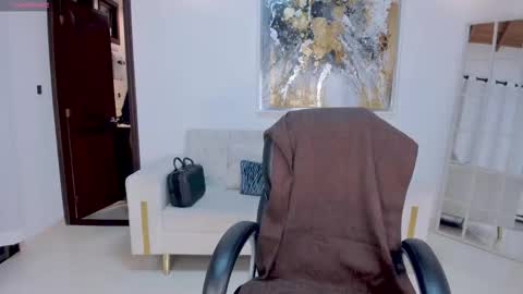 Mila online show from October 5, 2025, 11:35 pm