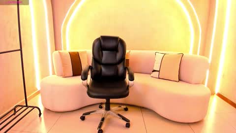 Mila online show from October 14, 2025, 2:12 am