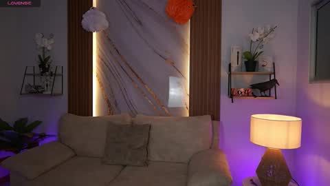 milacrave online show from November 5, 2025, 11:32 am