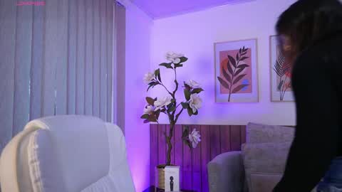 milacrave online show from April 22, 2026, 11:34 am