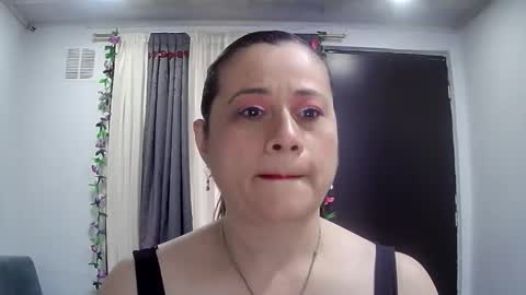 Snapshot of milagros_latin chatting on November 9, 2025, 5:44 pm milagros_latin online show from November 9, 2025, 5:44 pm