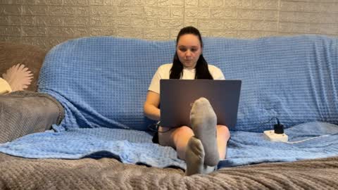 milamisss online show from April 12, 2026, 1:16 pm