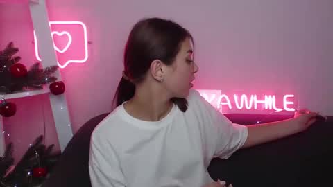 milanaangelas online show from December 16, 2024, 10:29 am