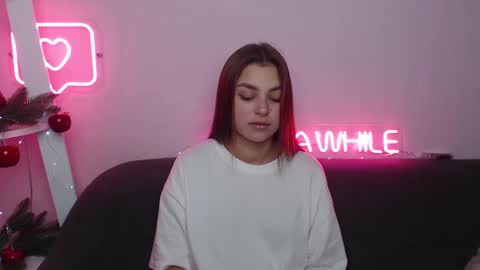 milanaangelas online show from December 17, 2024, 10:34 am