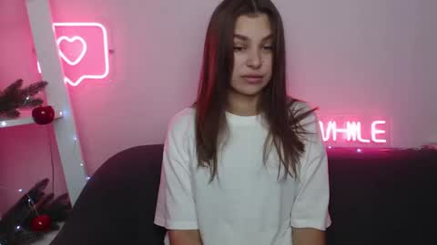 milanaangelas online show from December 21, 2024, 5:47 am