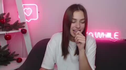 milanaangelas online show from December 23, 2024, 10:32 am