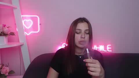 milanaangelas online show from February 7, 2025, 5:07 pm