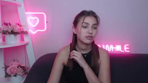 milanaangelas online show from February 25, 2025, 5:52 am