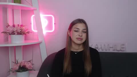 milanaangelas online show from November 7, 2025, 5:40 am